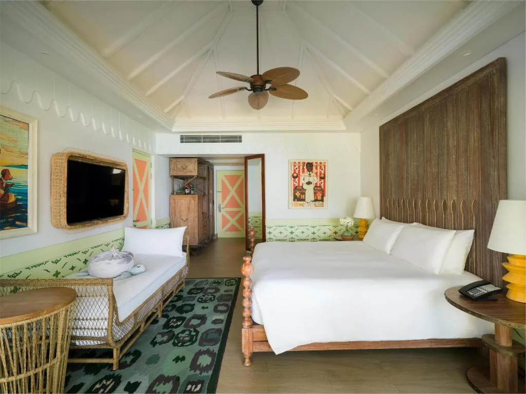 SAii Lagoon Maldives, Curio Collection By Hilton: another view