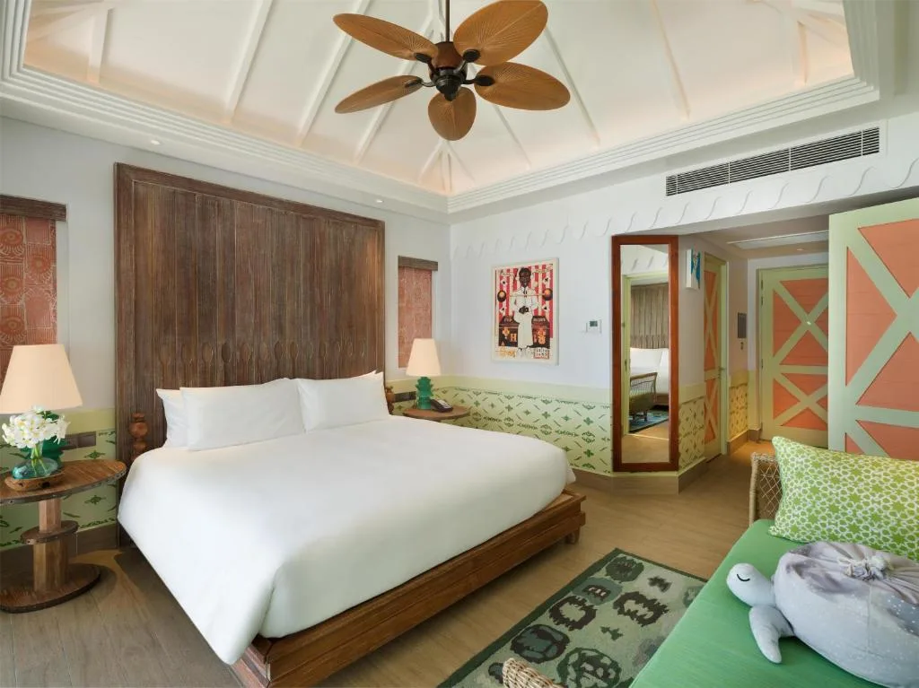SAii Lagoon Maldives, Curio Collection By Hilton: another view