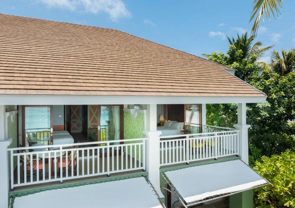 SAii Lagoon Maldives, Curio Collection By Hilton: another view