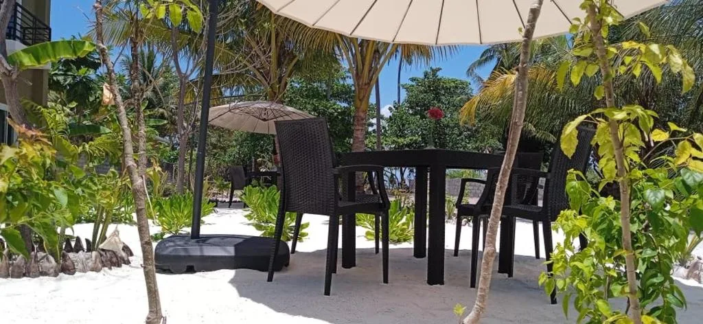 Seaside Dhangethi Inn: another view