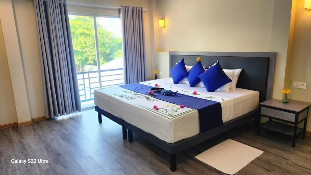 Seaside Dhangethi Inn: another view