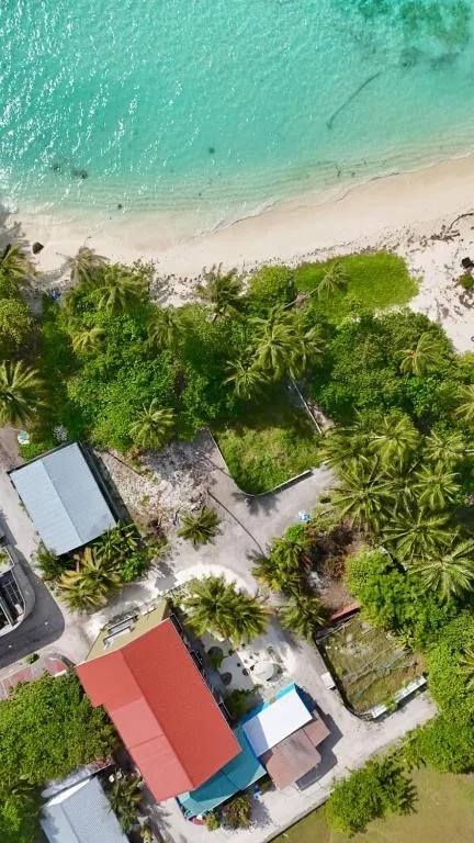Seaside Dhangethi Inn: another view