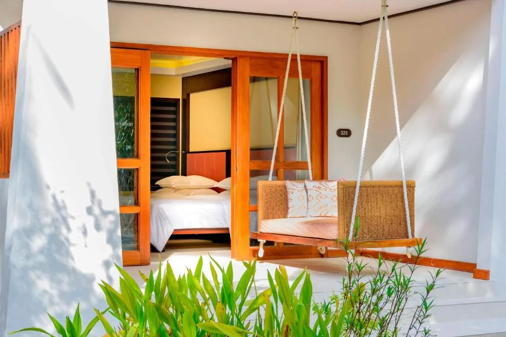 Sheraton Maldives Full Moon Resort & Spa: another view