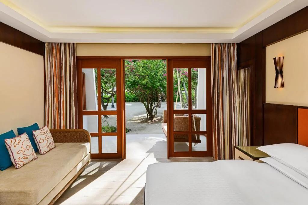 Sheraton Maldives Full Moon Resort & Spa: another view