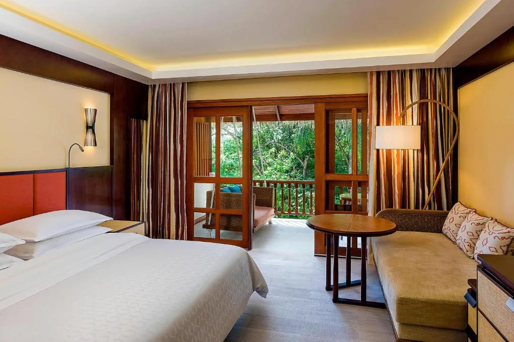Sheraton Maldives Full Moon Resort & Spa: another view