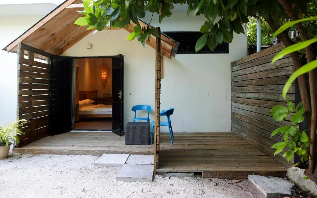 Tranquila Beach Hotel: another view