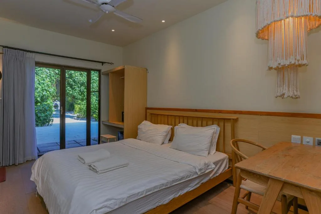 Tranquila Beach Hotel: another view