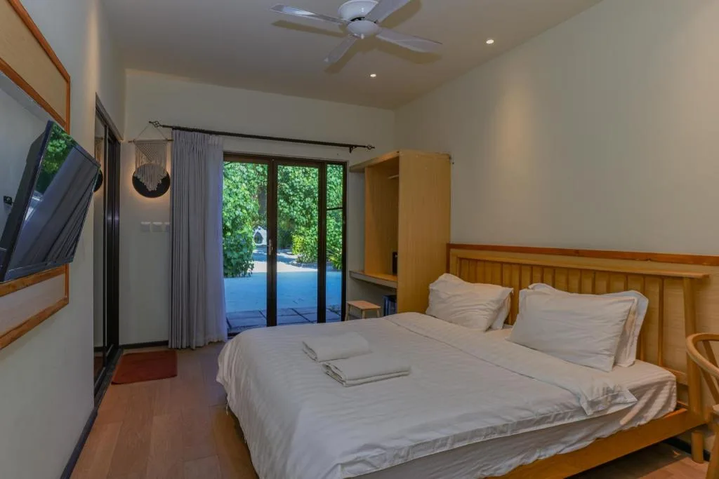 Tranquila Beach Hotel: another view