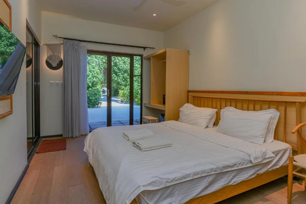 Tranquila Beach Hotel: another view