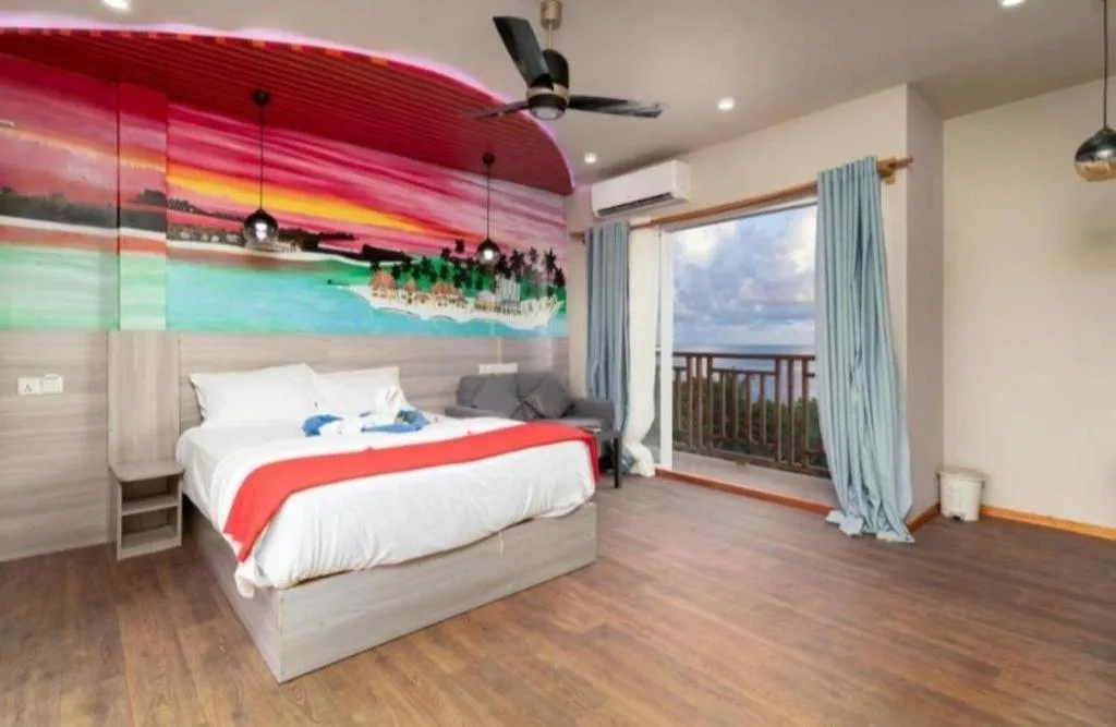 Ukulhas Villa Hotel & Spa: another view