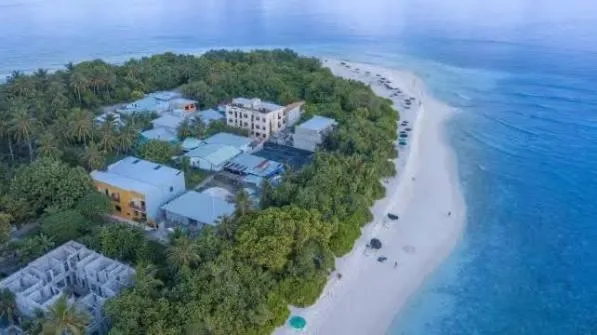 Ukulhas Villa Hotel & Spa: another view