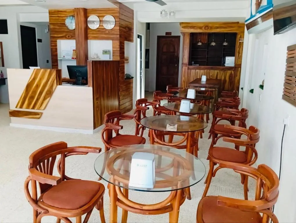 VelaaVani Turtle Hive Dhiffushi: another view