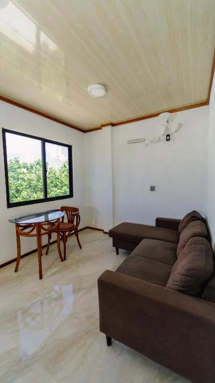VelaaVani Turtle Hive Dhiffushi: another view