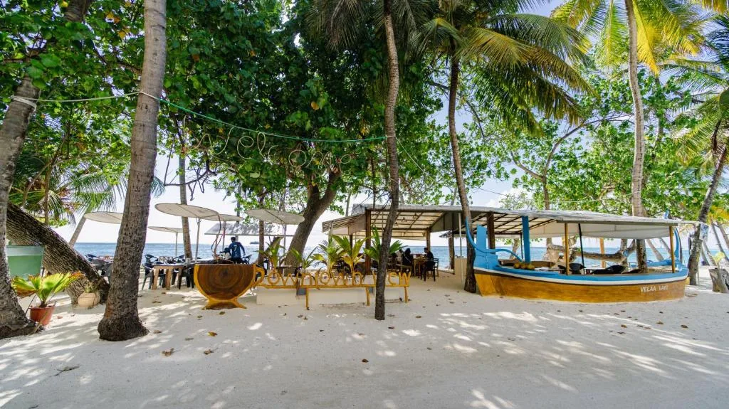 VelaaVani Turtle Hive Dhiffushi: another view