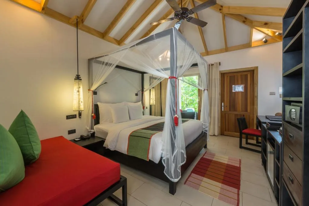 Vilamendhoo Maldives Resort Island: another view