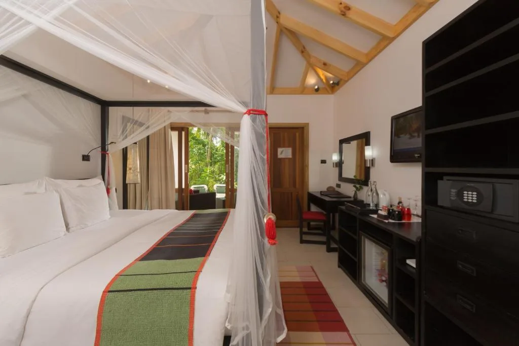 Vilamendhoo Maldives Resort Island: another view
