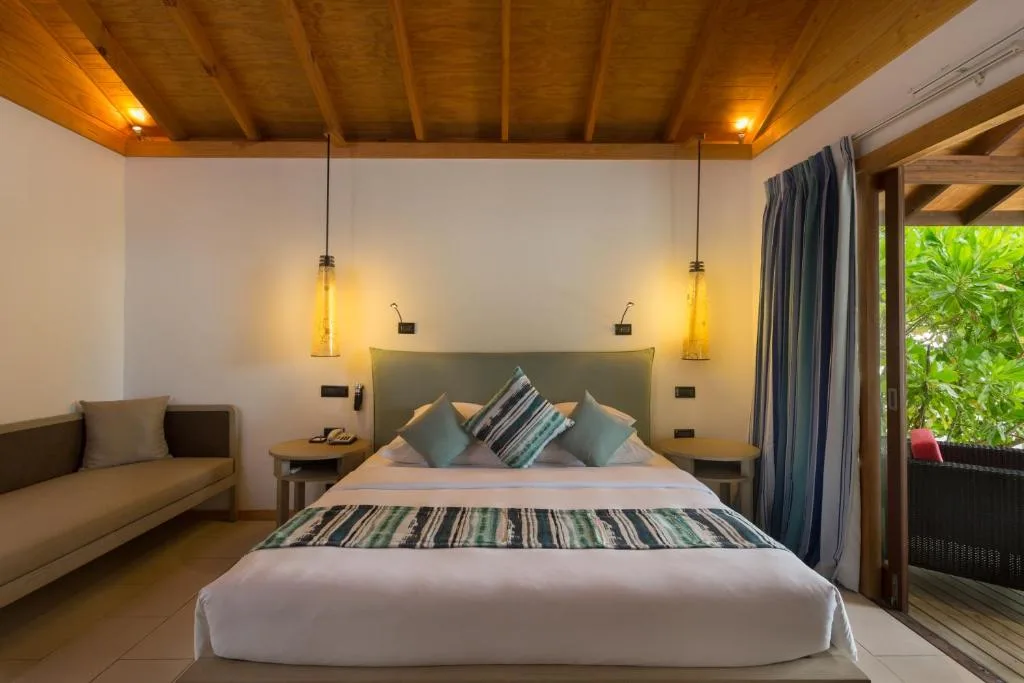 Vilamendhoo Maldives Resort Island: another view