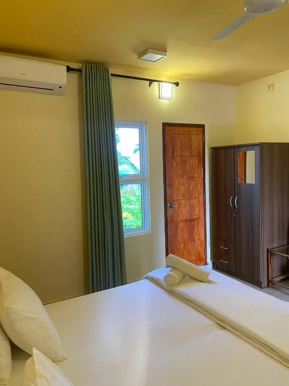 White Sand Inn: another view