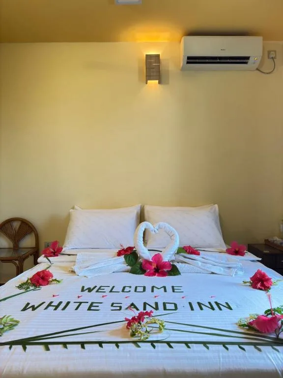 White Sand Inn: another view